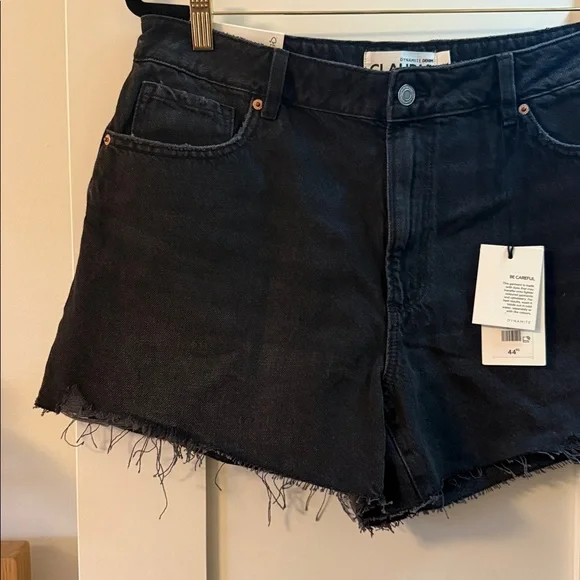 Dynamite Black Raw-Hem Denim Shorts Size 12 - Picture 4 of 5